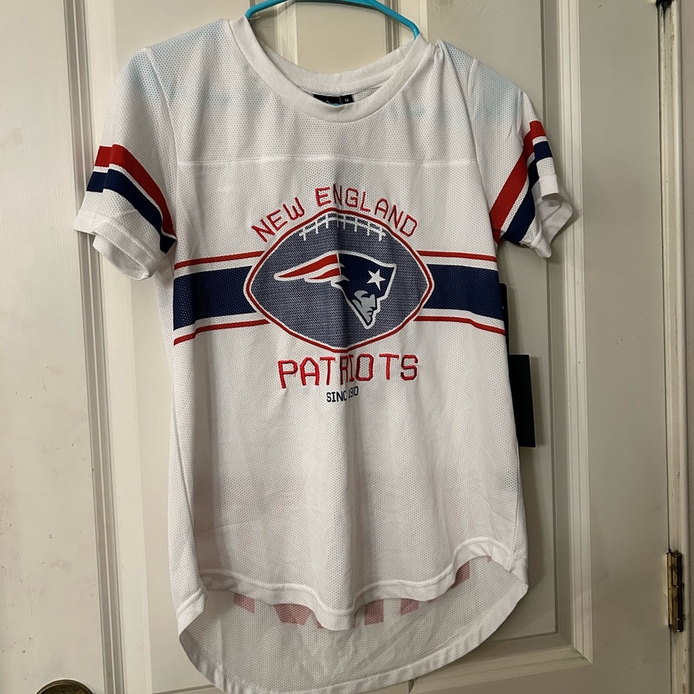 New with tags New England Patriots Women’s jersey M